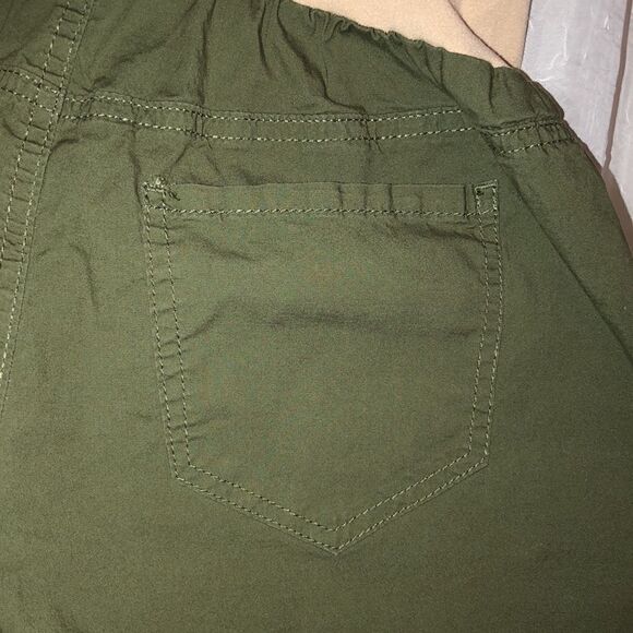 Motherhood S Camo Green Stretch Shorts with Four Pockets - Picture 6 of 14